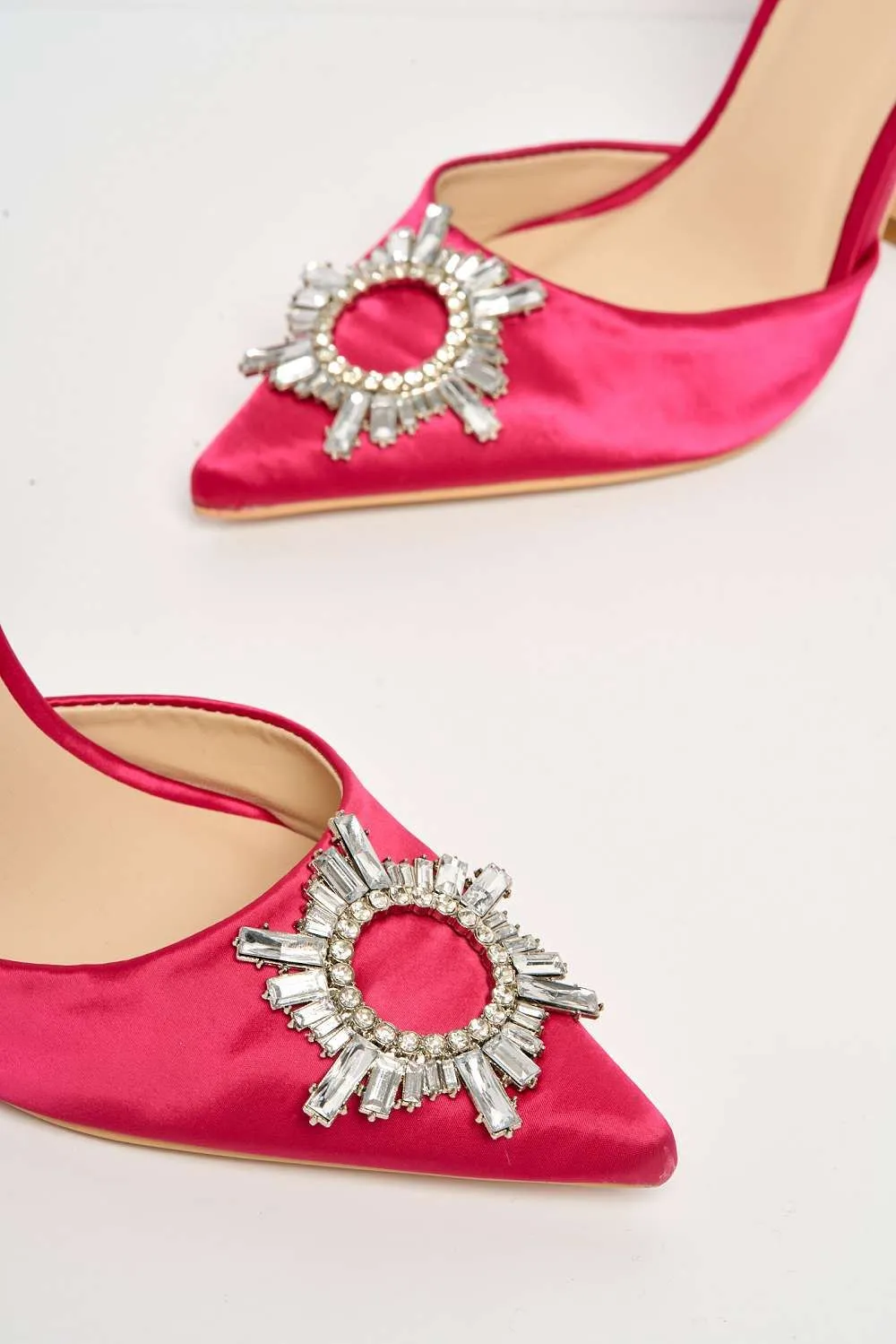 Girona Diamante Brooch Pointed Toe Spool Heel Court Shoe in Fuchsia