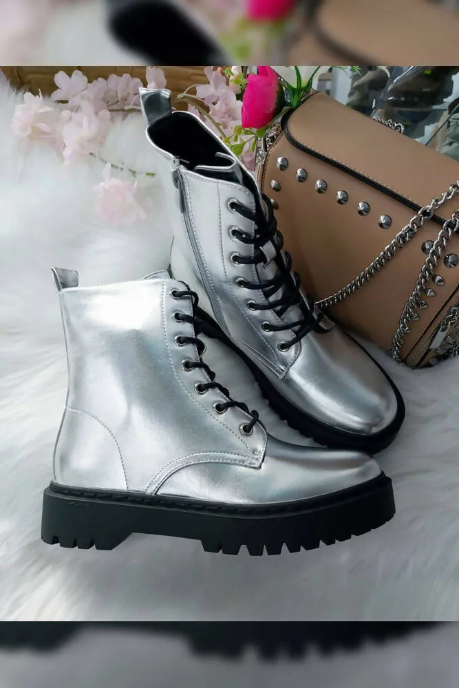 Plain Laces Detailed Side Zip Boot